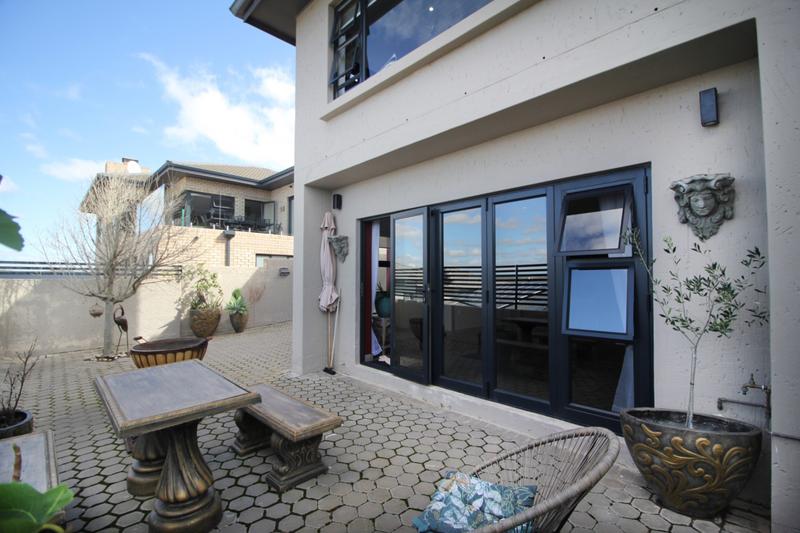 4 Bedroom Property for Sale in Monte Christo Western Cape